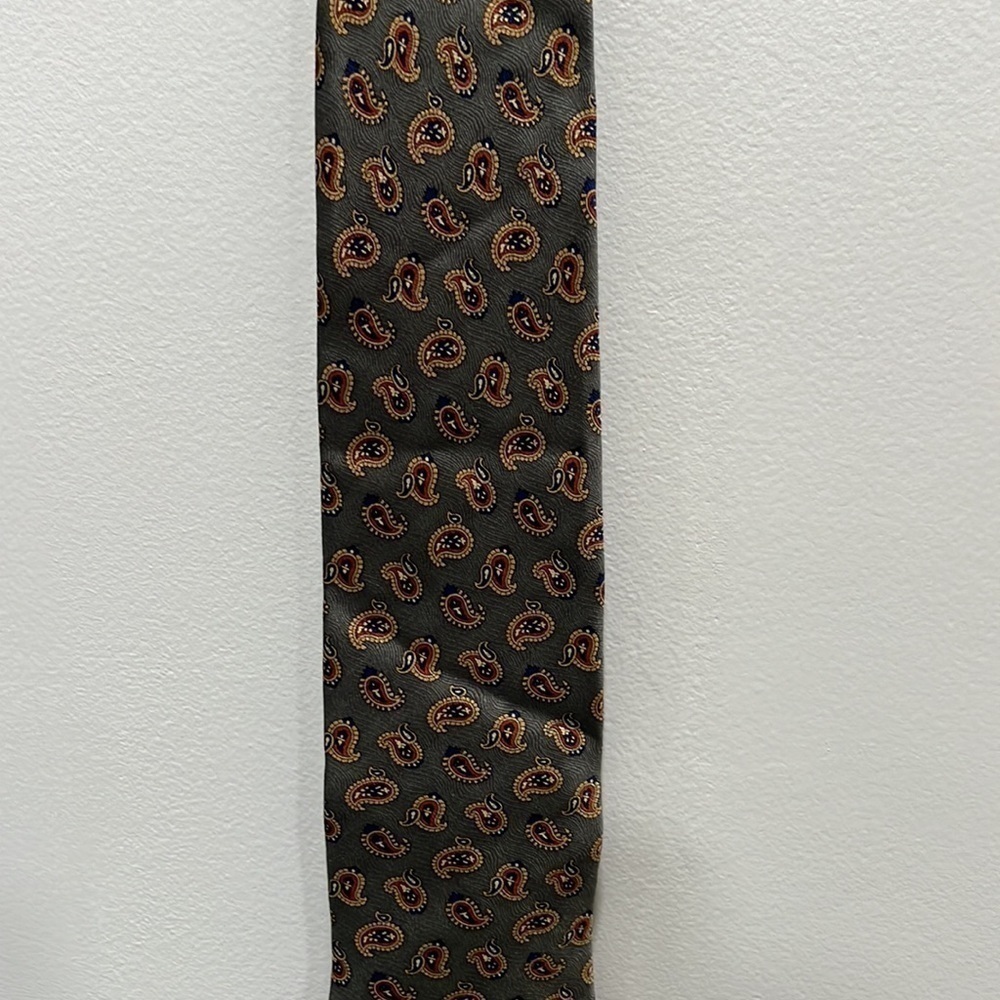 𝅺xmi Classic Designer Silk Tie, Handmade, Green with Gold